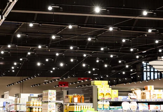 VUE-S TR0103 track lights above supermarket shelves