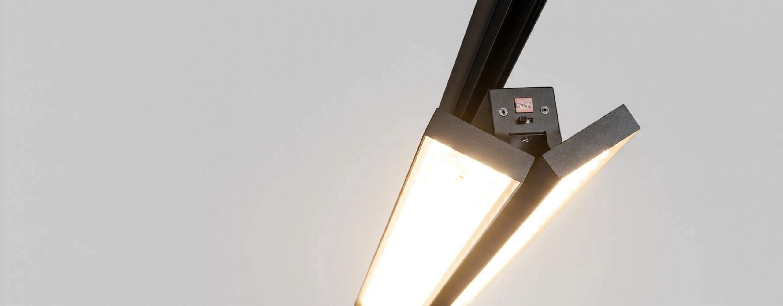LL1615 linear track light application